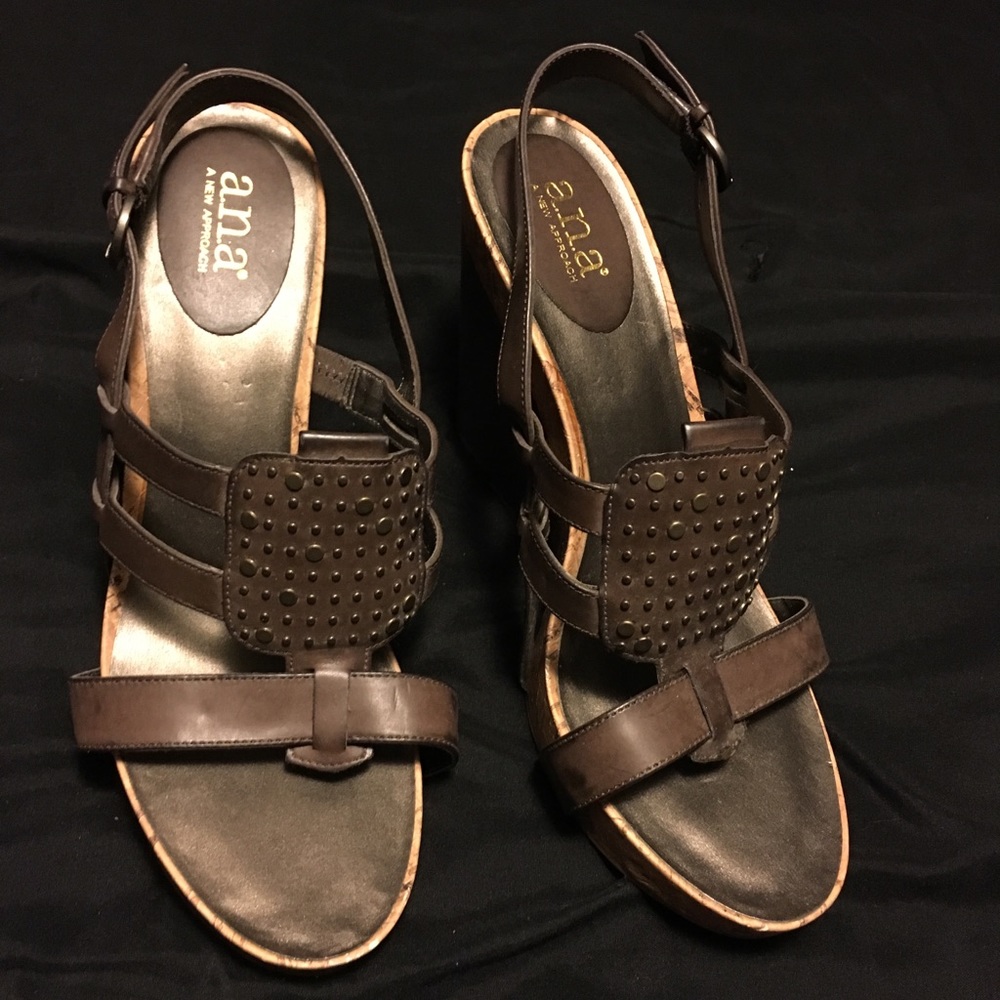 Shoes - Picture 2 of 3